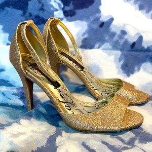 Beautiful glittery gold Material Girl heels!